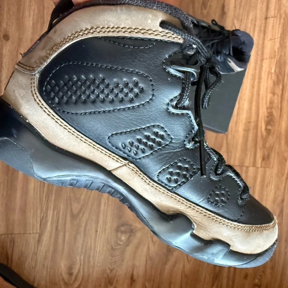 Kids Air Jordan Retro 9 - Olives 🫒 - Picture 15 of 16